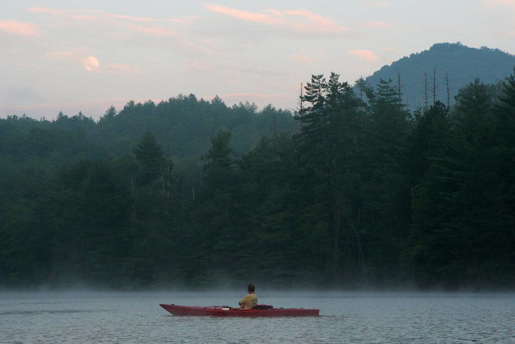 A red kayak on Lake Santeetlah by Anoldent on Flickr