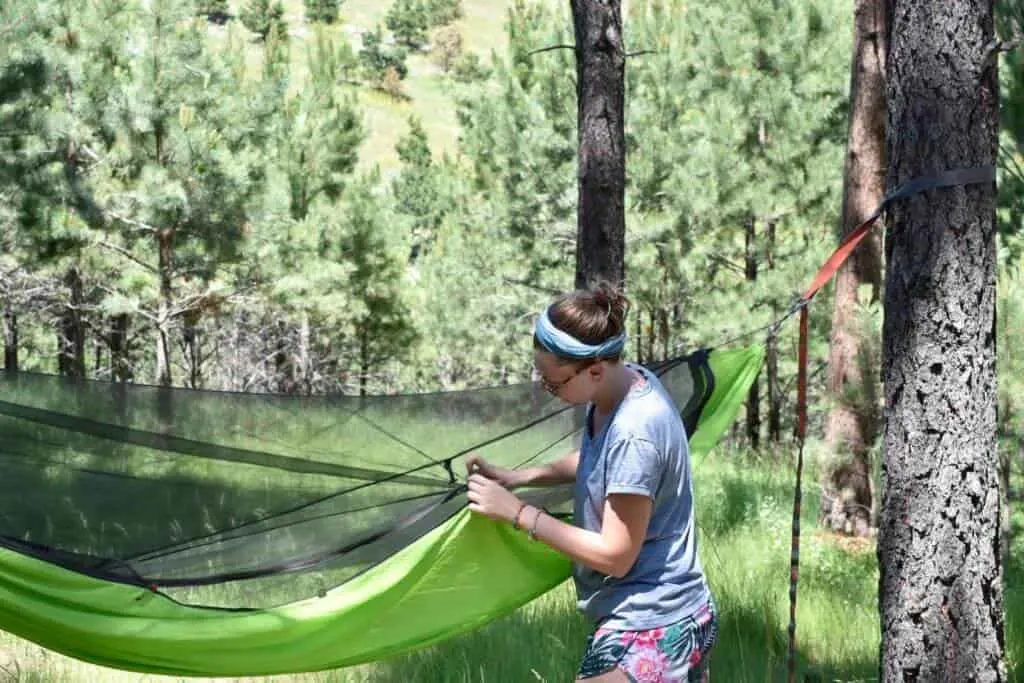 Abbey setting up the Kammok Mantis between two trees.