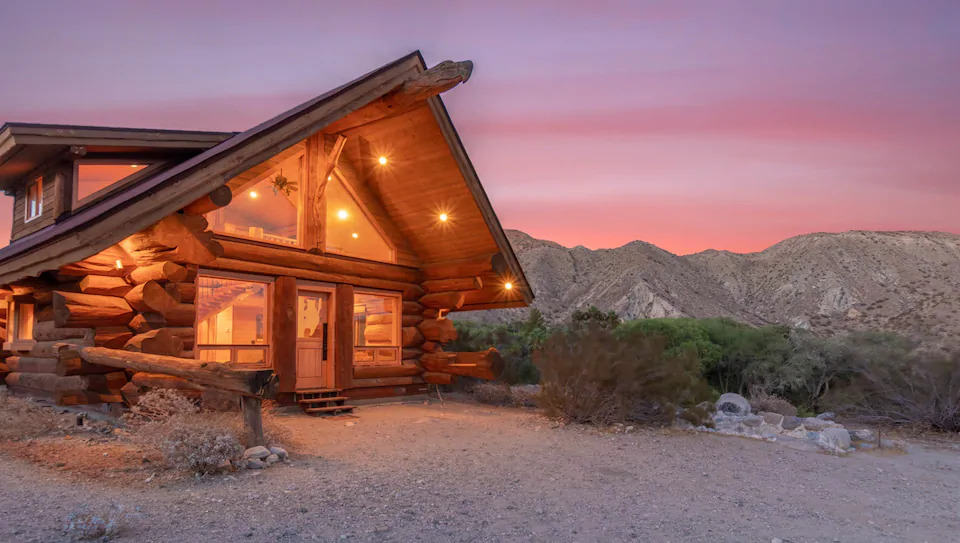 A log cabin for rent in Whitewater, California on Airbnb. Photo credit: VRBO
