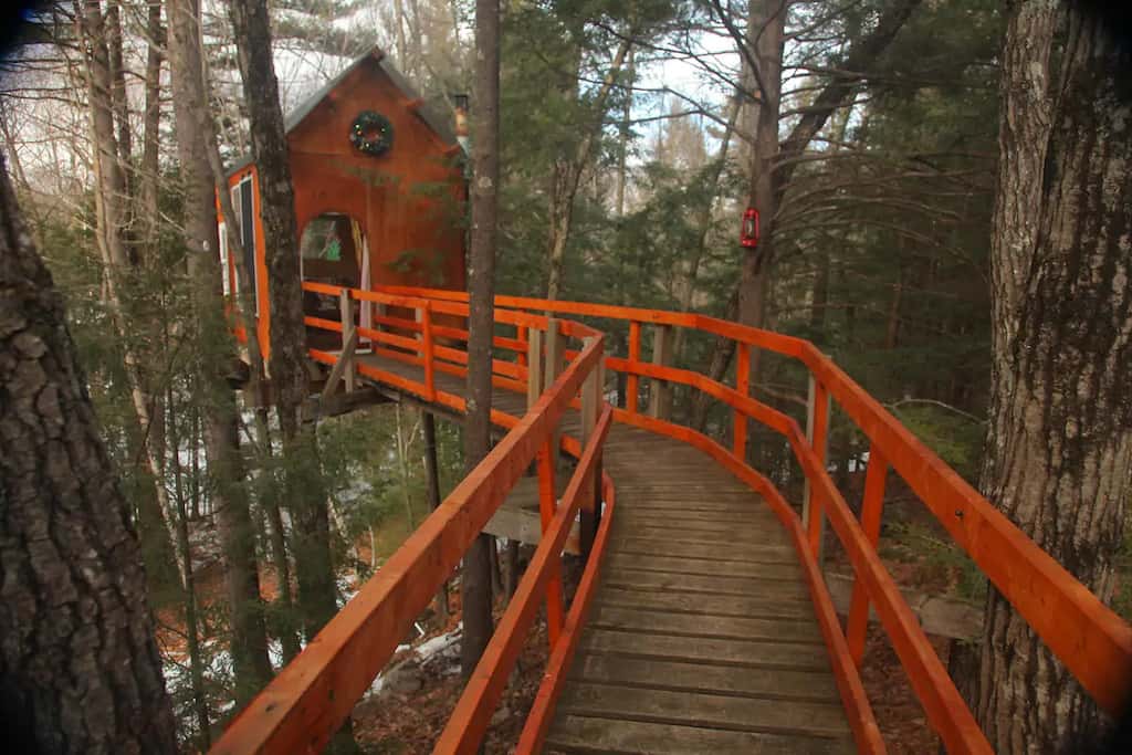 A New Hampshire treehouse you can rent in Dunbarton, New Hampshire