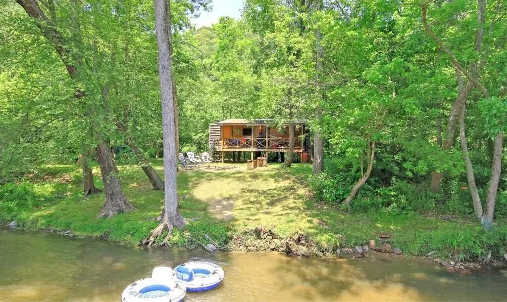 A secluded island cabin you can rent in North Carolina near the Blue Ridge Parkway. Photo credit: VRBO