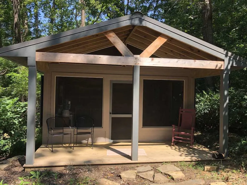 A cabin available for rent near the Blue Ridge Parkway in Roanoke, Virginia. Photo credit: Hipcamp