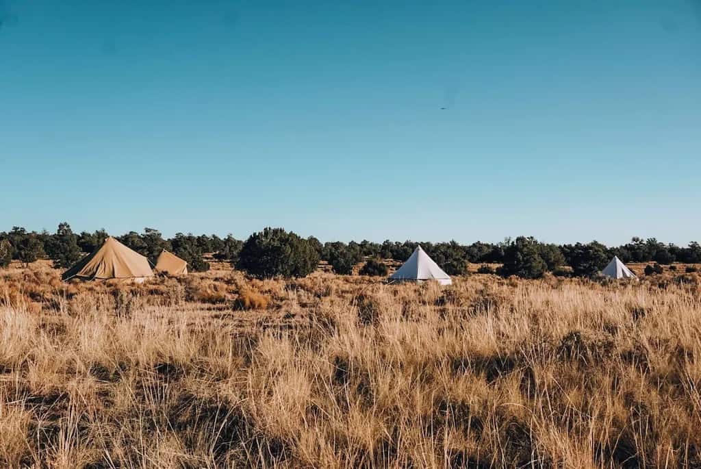 Incredible Grand Canyon Glamping Destinations to Visit in 2022 6 Beautiful glamping near the Grand Canyon by Wander Camp. Photo: Wander Camp