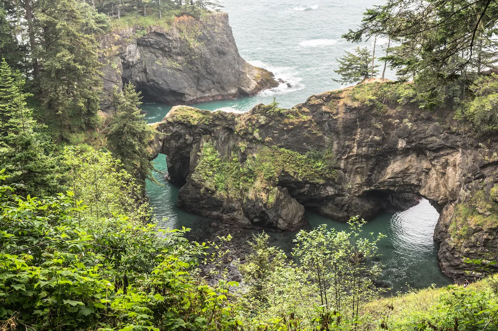  Natural Bridges Cove, Oregon.