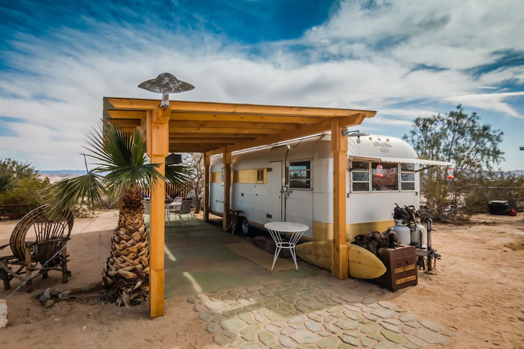 A vintage camper that you can rent near Joshua Tree National Park. Photo: VRBO