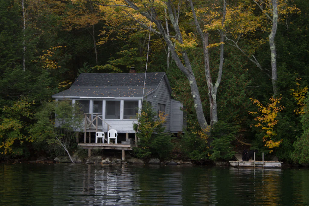 A small lakefront cabin for rent on VRBO in Maine. Photo credit: VRBO