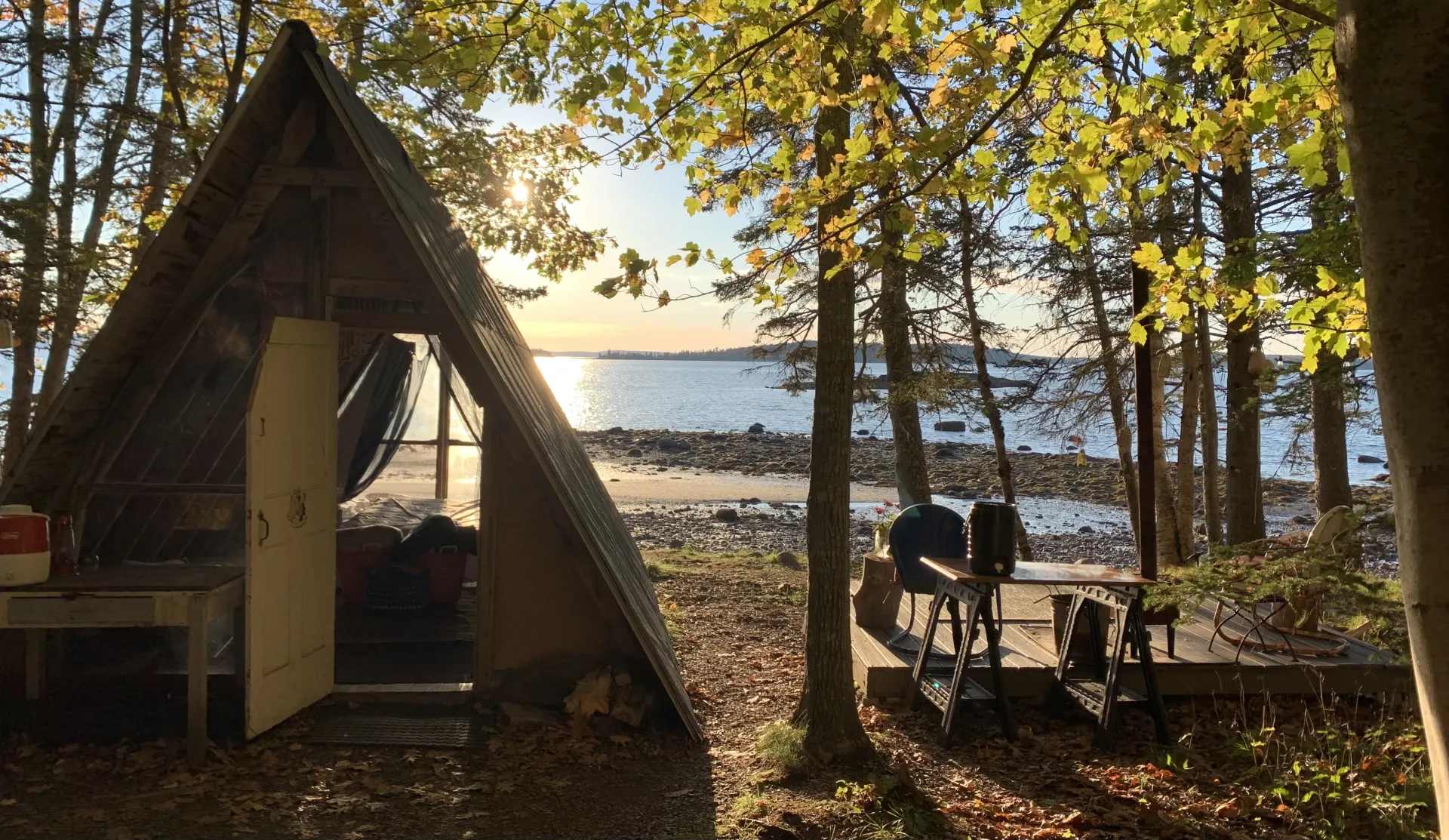 An off-grid glamping cabin on the coast of Maine. Photo credit: Hipcamp