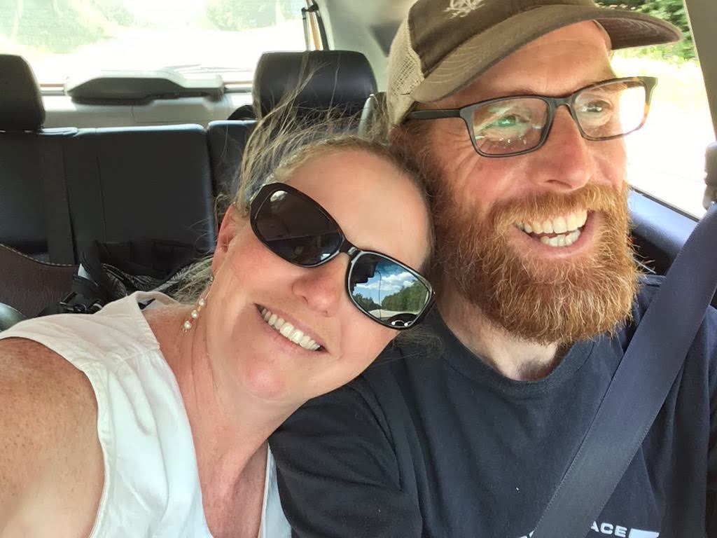 Tara and Eric pose for a selfie in the car.