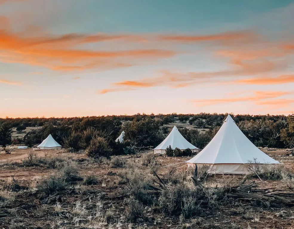 A collection of rustic glamping tents near the Grand Canyon. 
