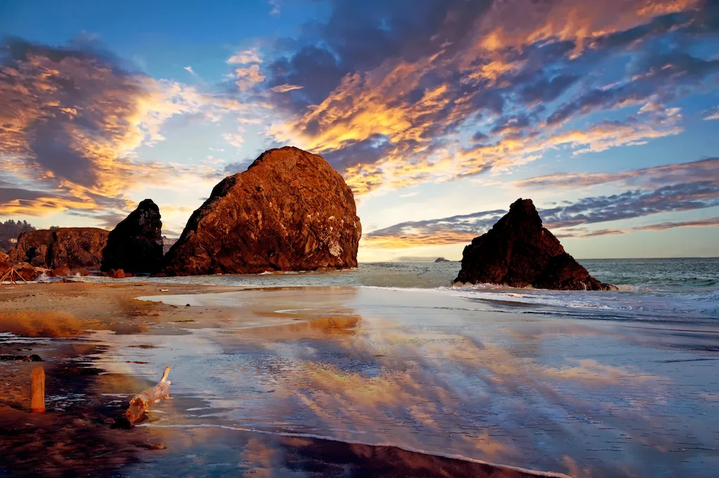 Oregon coast sunset in Brookings.