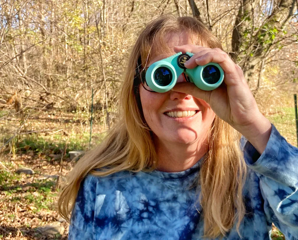 Tara using a pair of Nocs Provisions binoculars. 