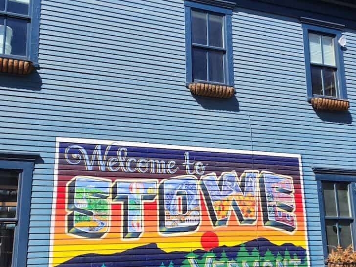 A colorful mural that says Welcome to Stowe (Vermont).